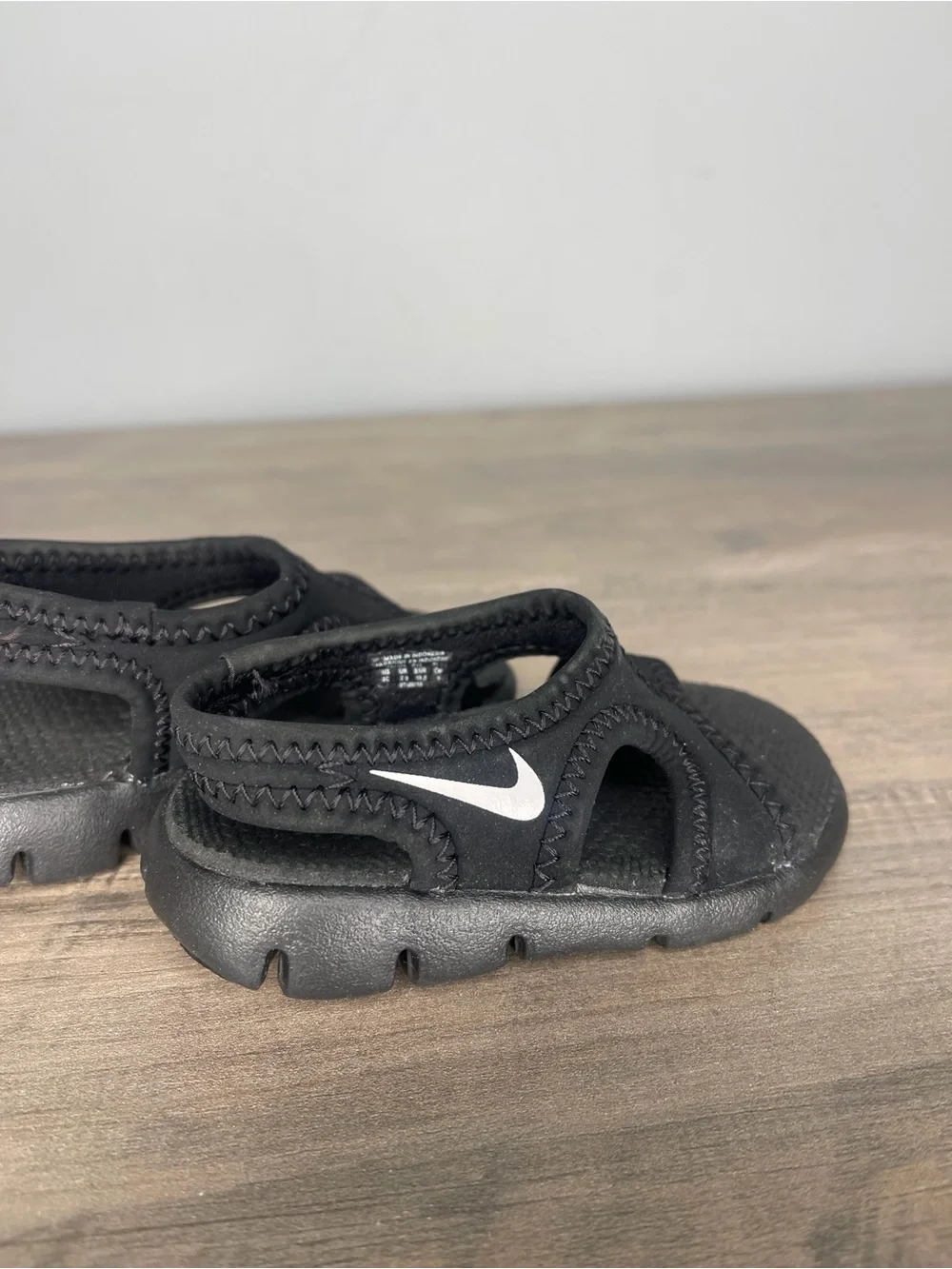 Boys Nike black white summer sandals size 3c 3 - Picture 4 of 6